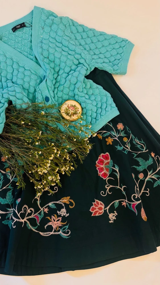 Ručně pletený svetr, sukně - Butik Olallá Tišnov