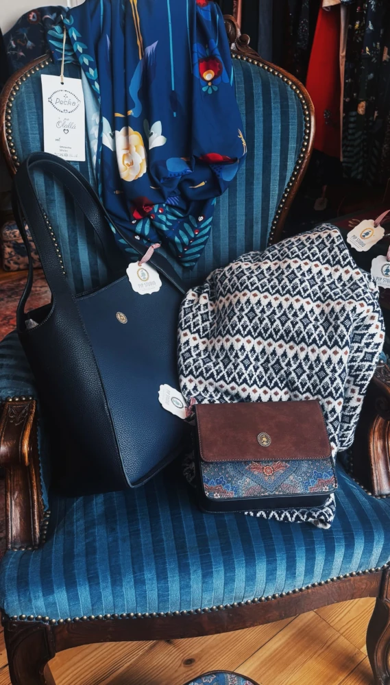 Ručně pletené svetry, tašky, peněženky, značka Pecka - Butik Olallá Tišnov