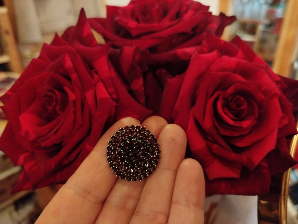 originální šperky s českými granáty značky Granát butik Olallá Tišnov